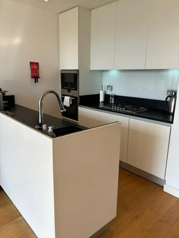 Stunning Park View Quartermile Apartment Close Proximity to Castle & University
