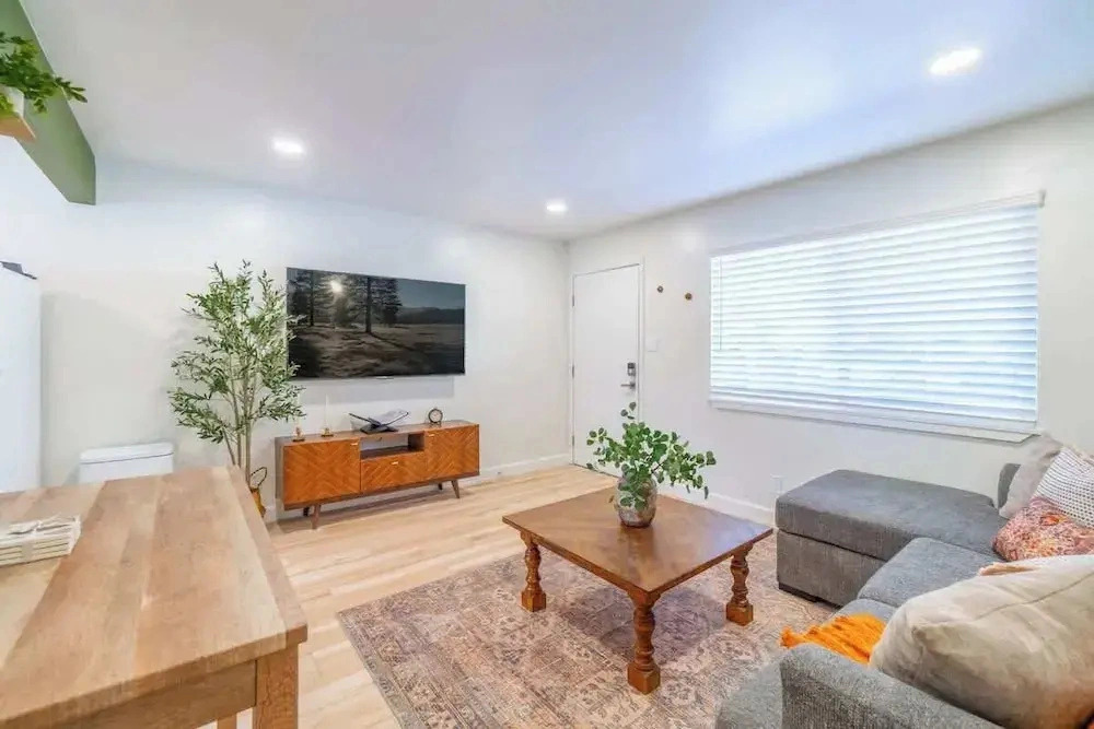 Emerald Escape - UNR & Pet Friendly