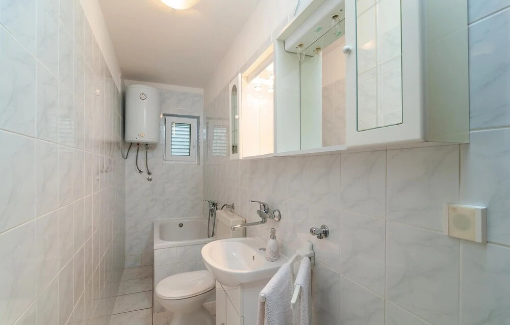 Awesome Home in Dugi Rat With Wifi and 3 Bedrooms