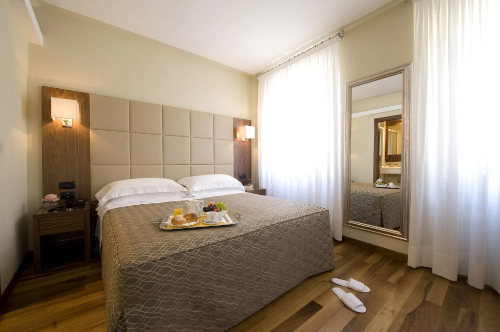 Отель Fenice Milano
