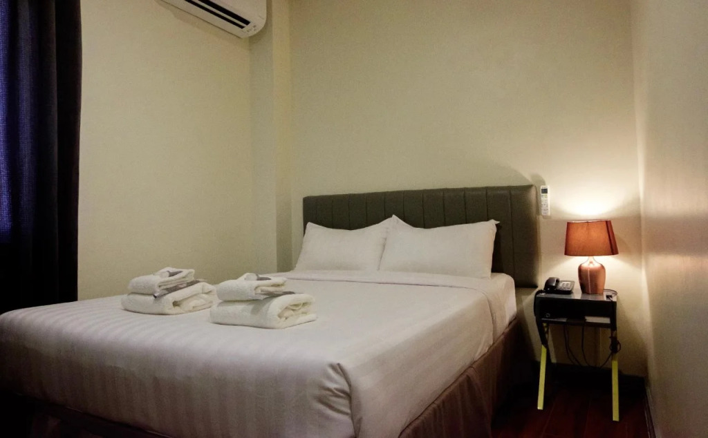 CREVICE HOTEL