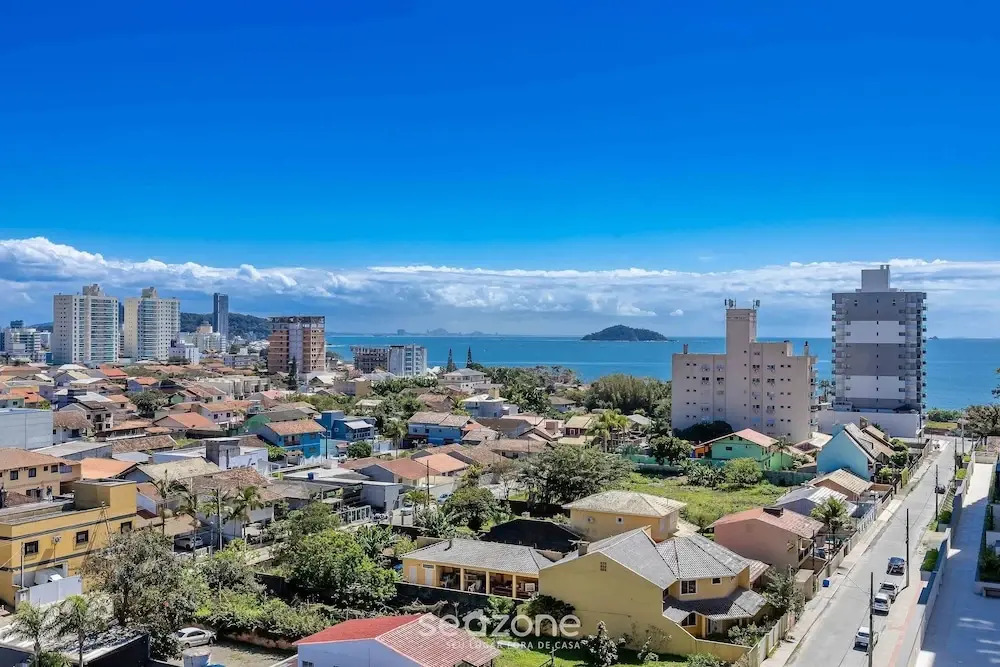 Estadia completa com piscina a 400m da Praia da Armação - SKL