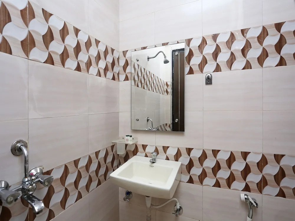Hotel Taj Niwas by OYO Rooms