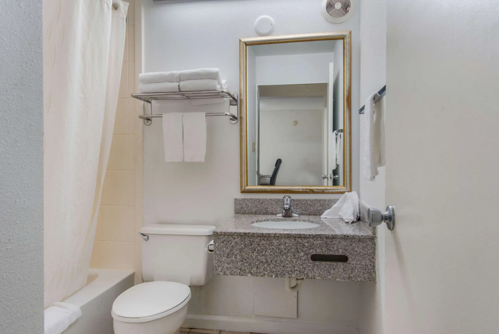 Econo Lodge Inn & Suites Chambersburg Central