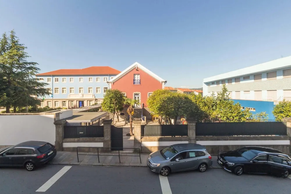 House and People - Rua da Taxa