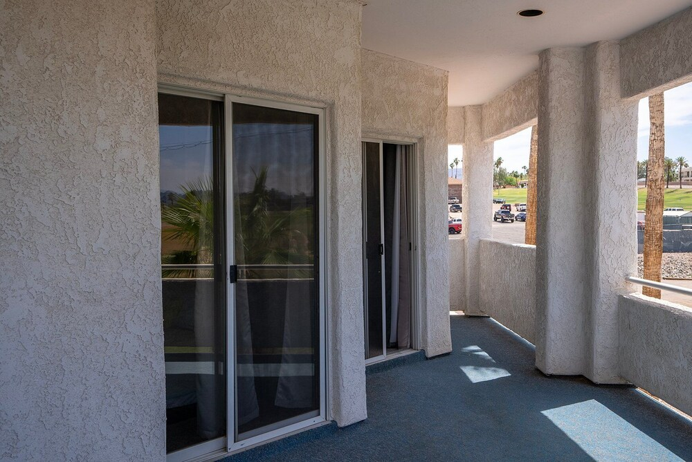 Desert Glam on the Golf Course