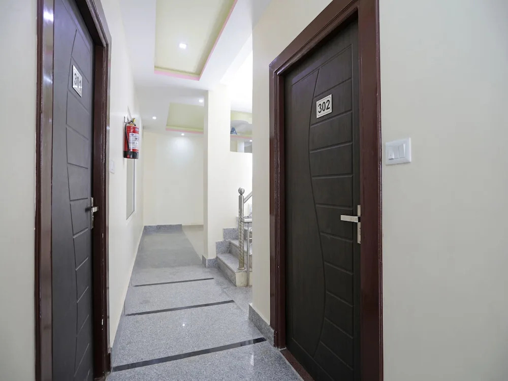 OYO 13796 Stay Inn