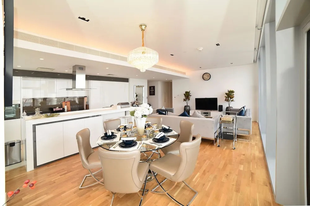 4BR Apt on Bluewater Island