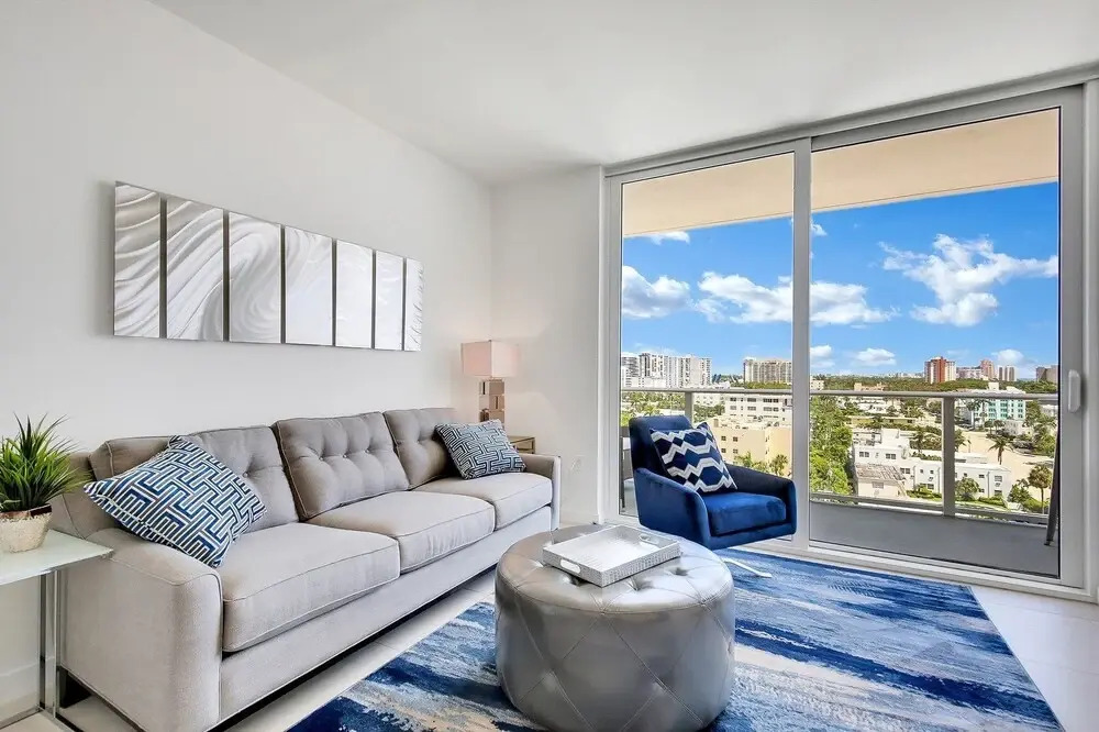 Top Fort Lauderdale Condo 9th Floor - Private and Sanitized, Hotel Amenities, Free Parking for Stays Over 27 Days, 400 ft From the Beach. Hosted by Super Host!