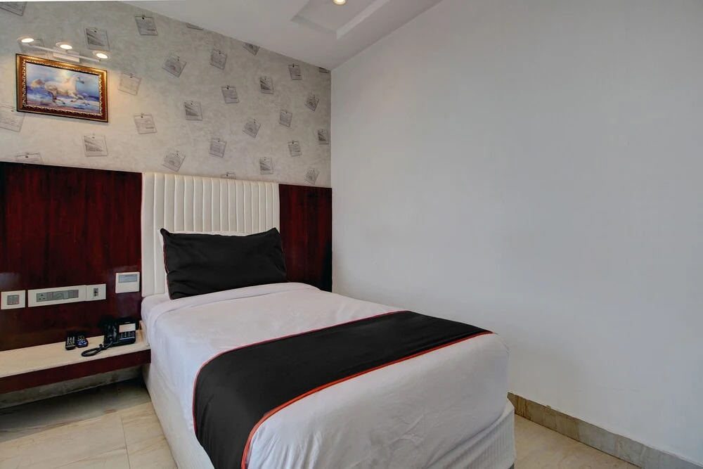 Collection O 135 Hotel Broadway