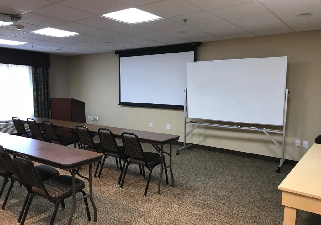 Holiday Inn Express Hotel & Suites Magee by IHG