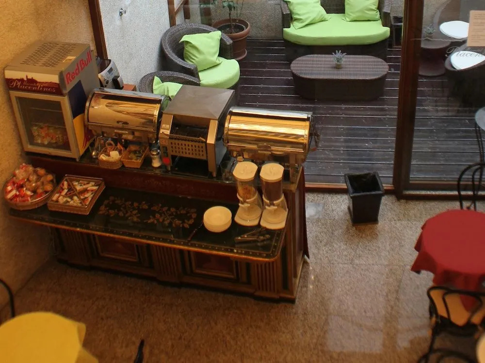 Hotel Microtel Placentinos