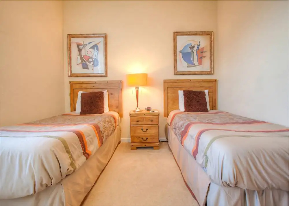 Beautiful PET FRIENDLY Condo Near Pool