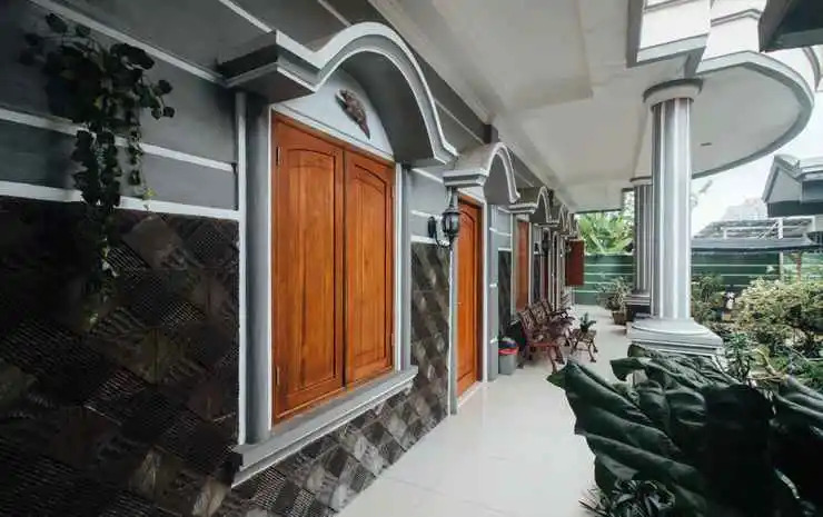 OYO 1300 Crecia Guest House