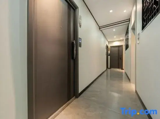 Phoenix Wanfeng Yushe Light Luxury Homestay (Hongqiao Branch, Fenghuang Ancient Town)