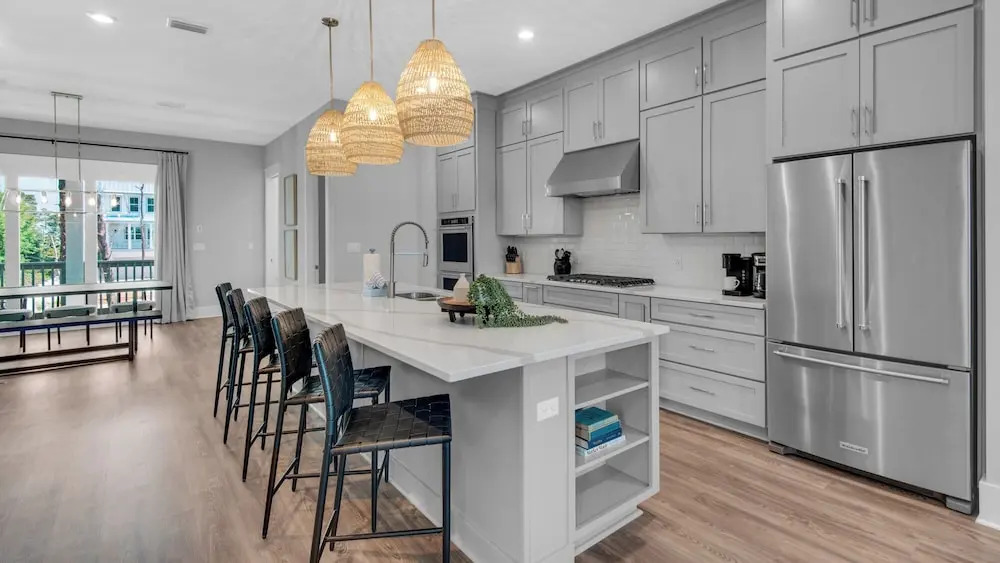Rooftop Observation Deck; Luxury 4-bedroom Home for 10; Perfect Location