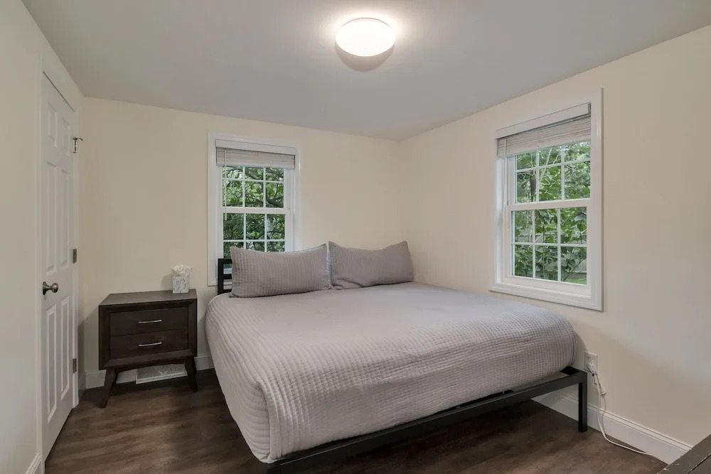 Dennis Beach House - Walk to Beach - Pet Friendly