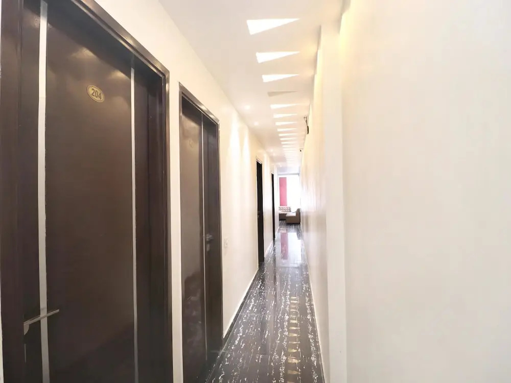 OYO 14829 Hotel J Cruise