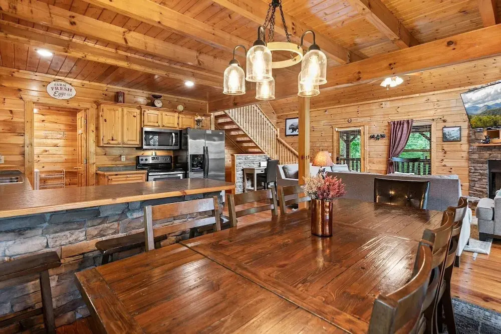 Triple Mountain View Stunning 4 BDR Cabin w/ Private Hot Tub, Game Room