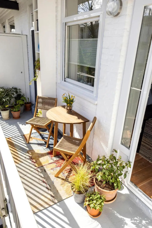 Gorgeous And Stylish Place For Two In Hip West!