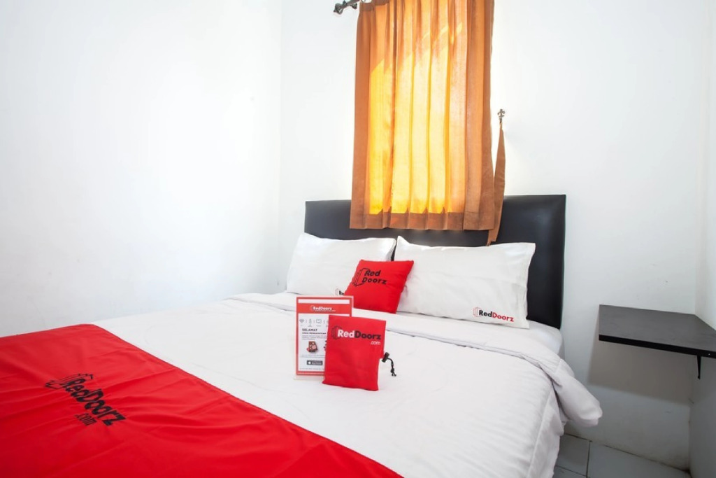 RedDoorz Plus near Galaxy Mall