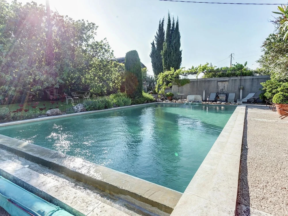 Cottage in Oppede With Pool and Garden