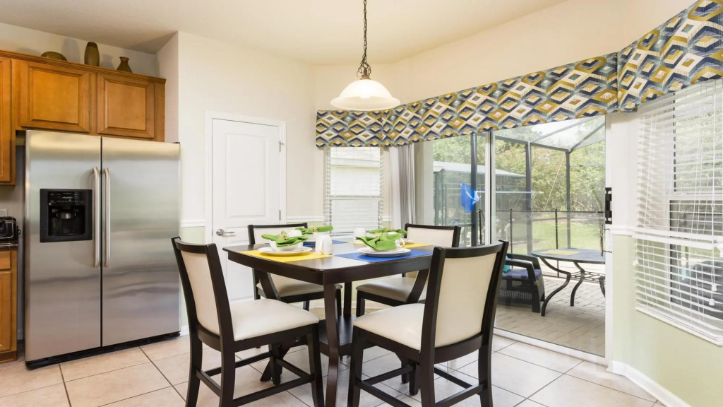 Spacious 6BR Villa with Pool SPA 3 Miles to Disney