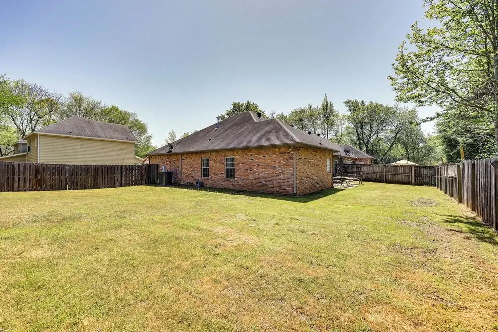 Spacious Family Home 3 Mi to Downtown Fayetteville
