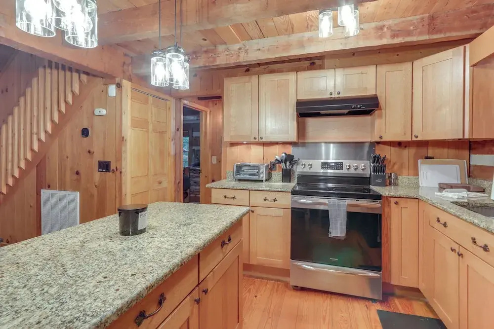 Near Hiking Trails: Hot Tub Haven in Ellijay!