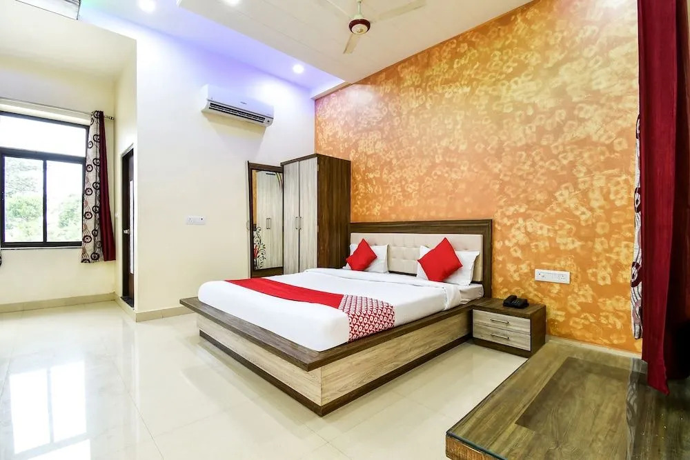 OYO 44607 Glorious Resort