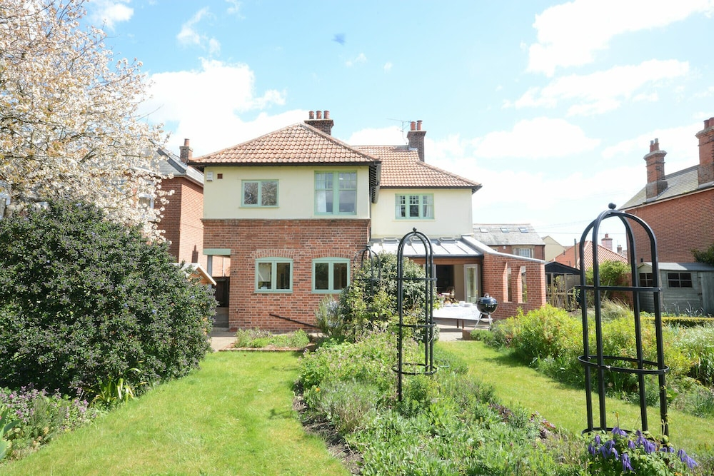 Holly Lodge