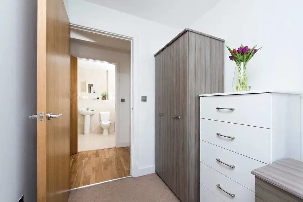 Modern 3BR Flat in Stratford With Great Views!
