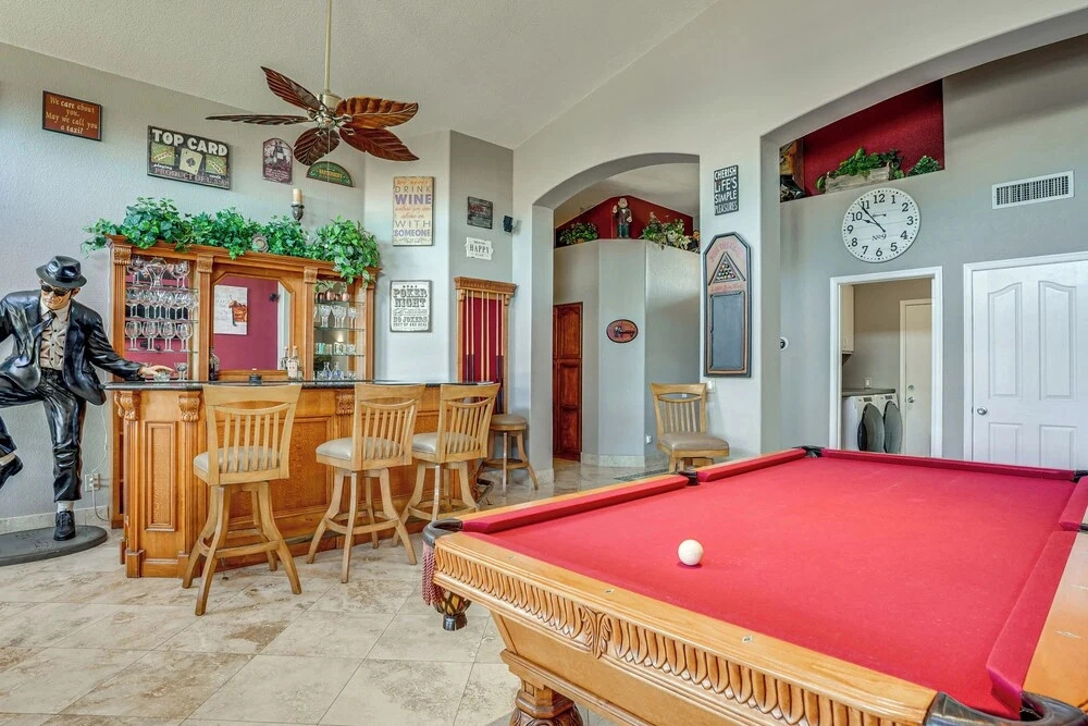 Game Room, Backyard Oasis! Glendale Group Getaway