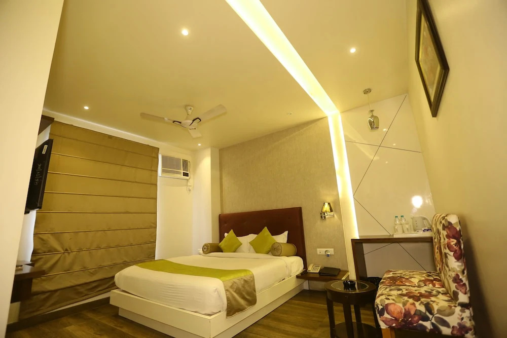 Hotel Gurveer Royal
