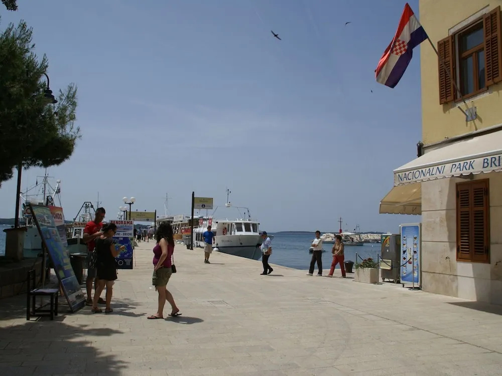 Nice House with Large Garden near Pula & Beach