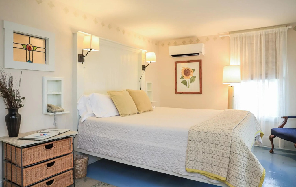 The Charlotte Hotel & Restaurant