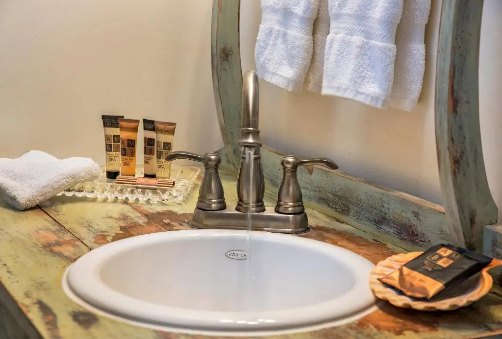Clementines Guest House & Vacation Rentals