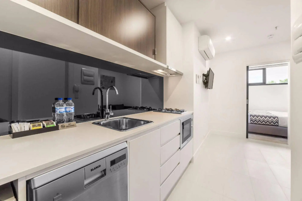 Whitehorse Apartments Hotel