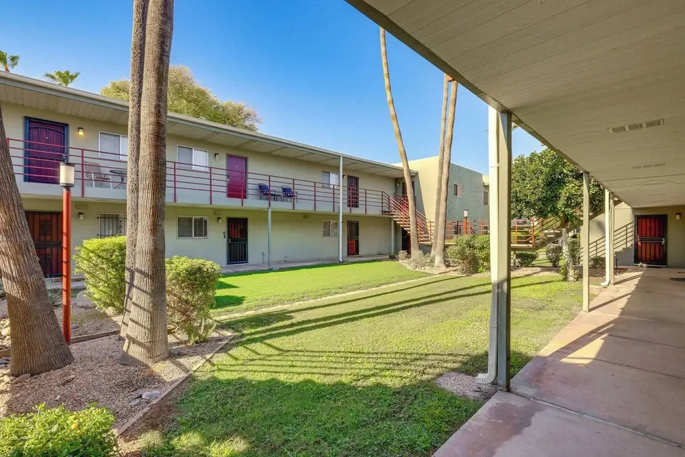 Unwind Poolside, Walk to Old Town! Scottsdale Unit