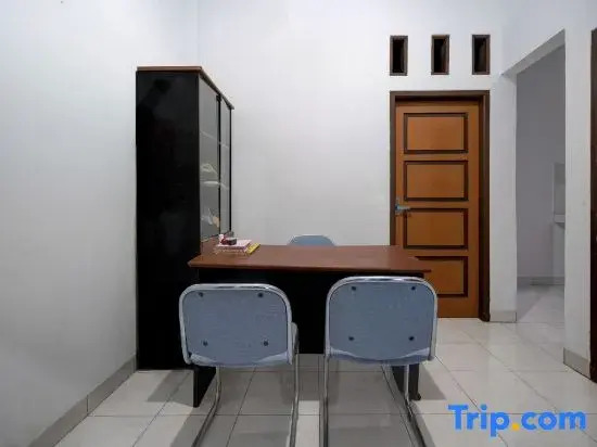 Hotel O 94843 Syariah Hj. Lilis Sukabumi