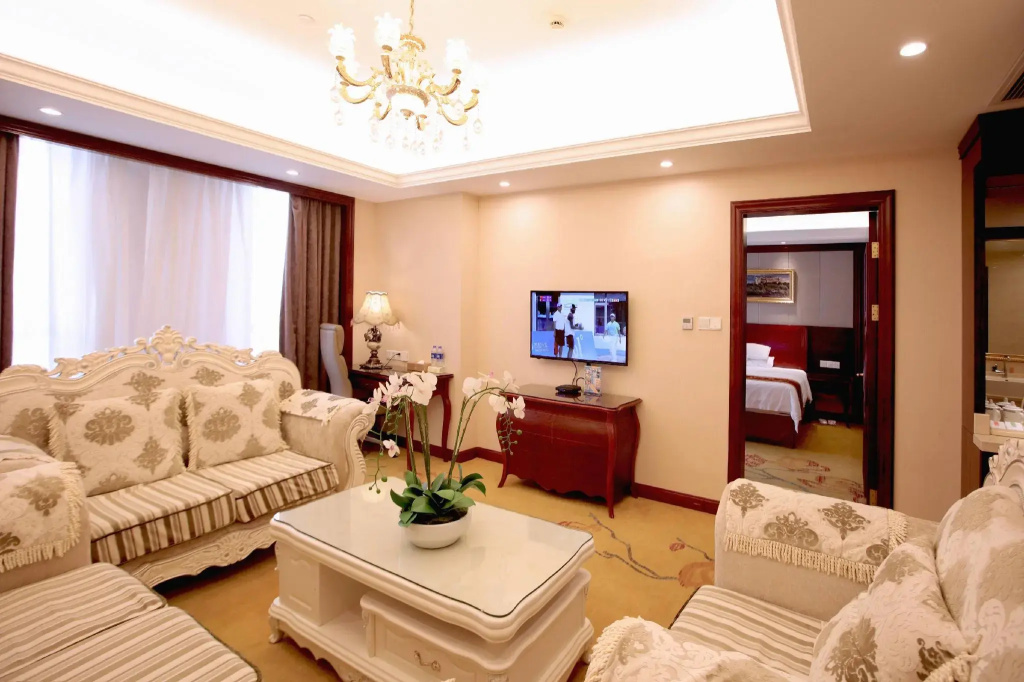 Vienna International Hotel Shanghai Hongqiao Airport Convention and Exhibition Center Huaxu Highway