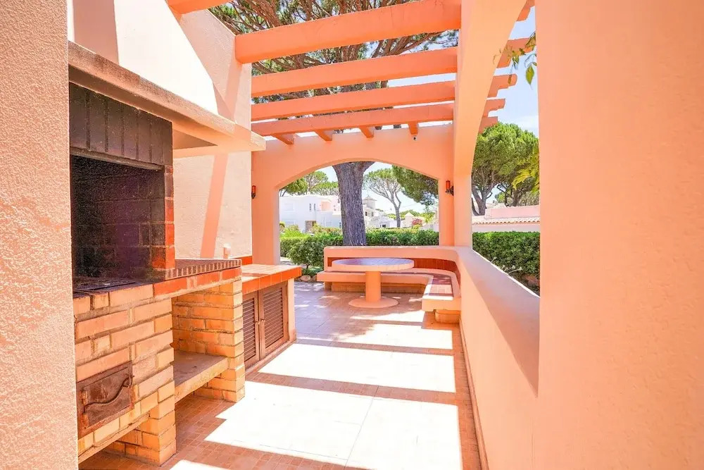 Villa in Vilamoura with Pool near Beach
