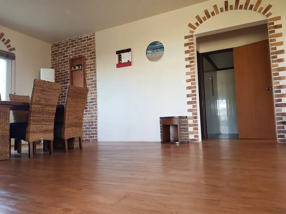 Karis Villa