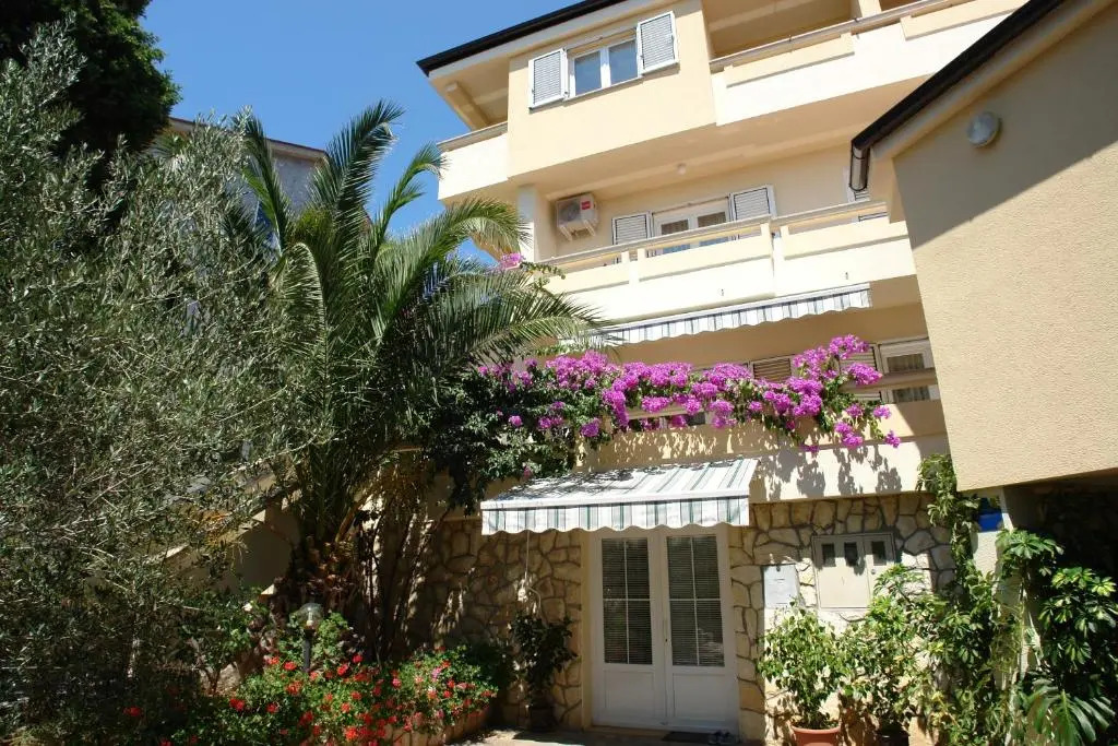 Apartments with parking space Mandre, Pag - 18748