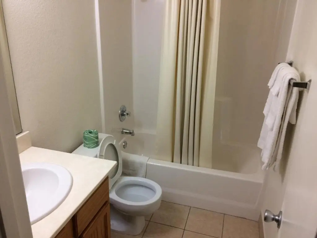 Travel Inn & Suites