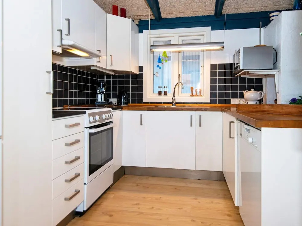 Wheelchair Accesible Cottage With Pool