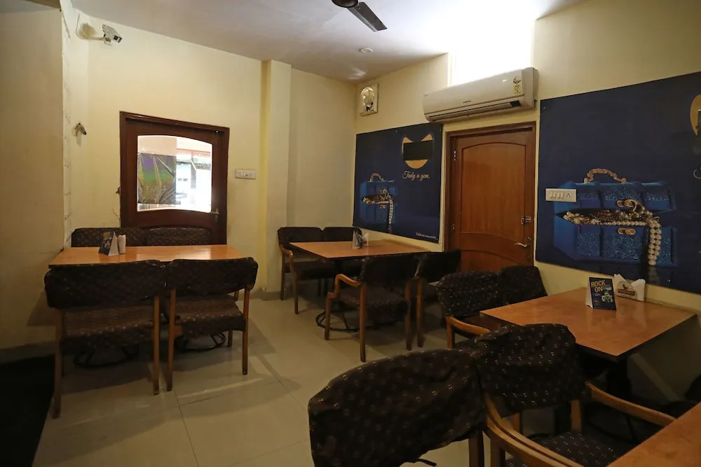 OYO Flagship 10282 Hotel Rishi