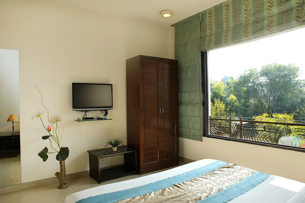 Ahuja Residency Parklane