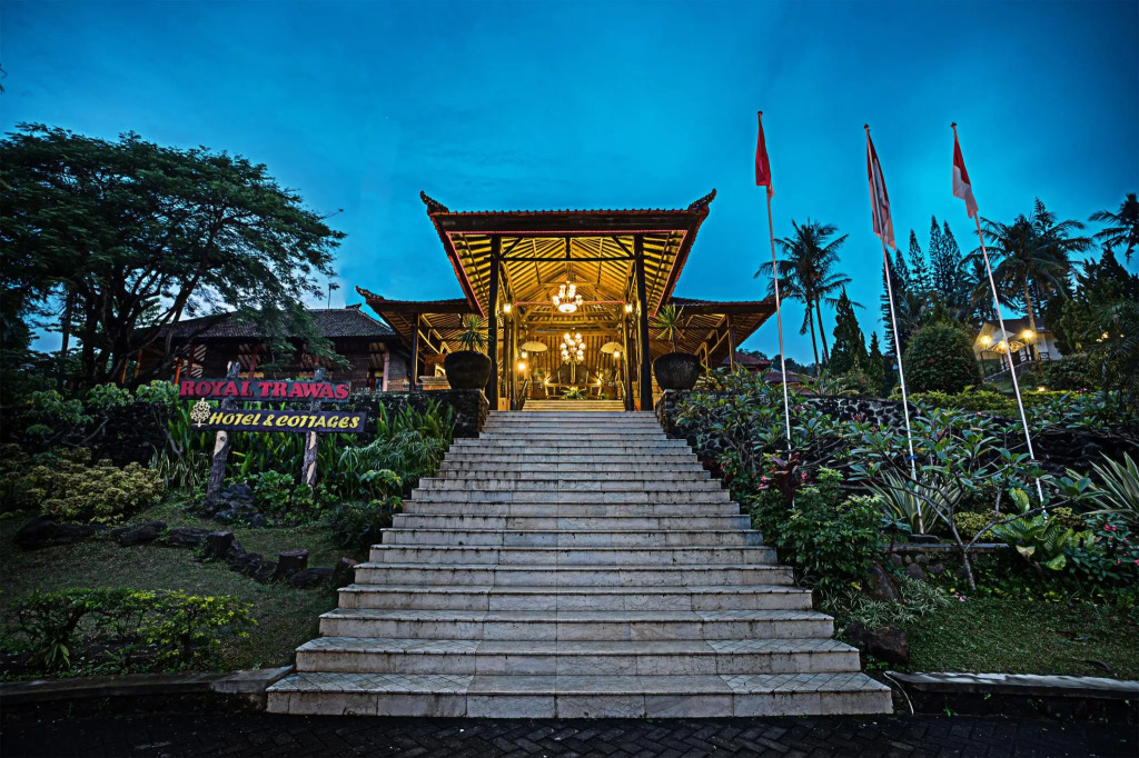 Royal Hotel and Villas Trawas