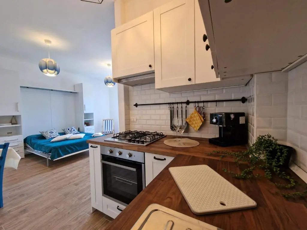 650 metri dal Mare - WiFi - Terrazzo - Piscina - A/C